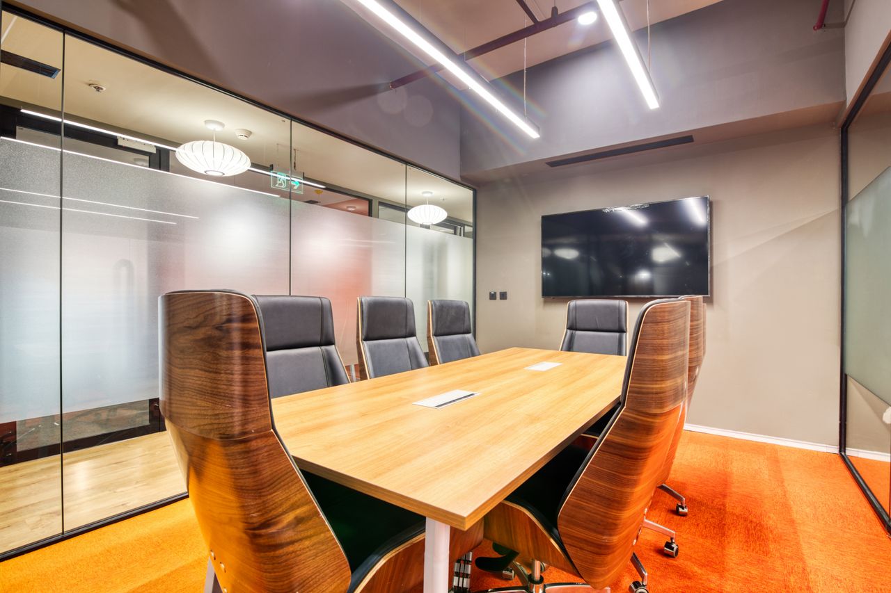mostbet-də Oyun Strategiyası və İstanbul Xəstəxana Məlumatlarının Sistemi Sophisticated conference room with sleek furniture and glass walls. Ideal for business meetings.