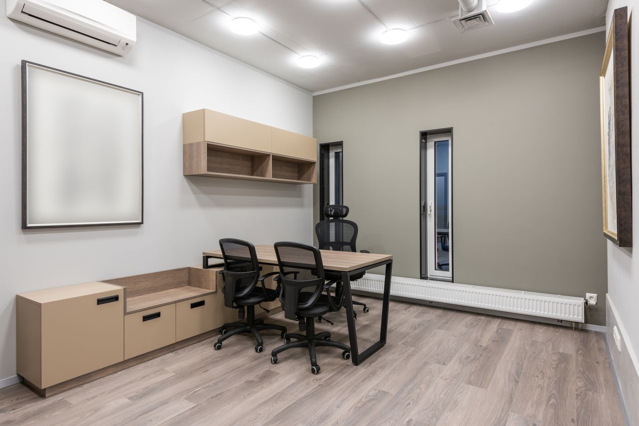 mostbet promosyonlarından necə qazanclı çıxmaq olar Spacious modern office with minimalist design featuring neutral tones and sleek furniture.